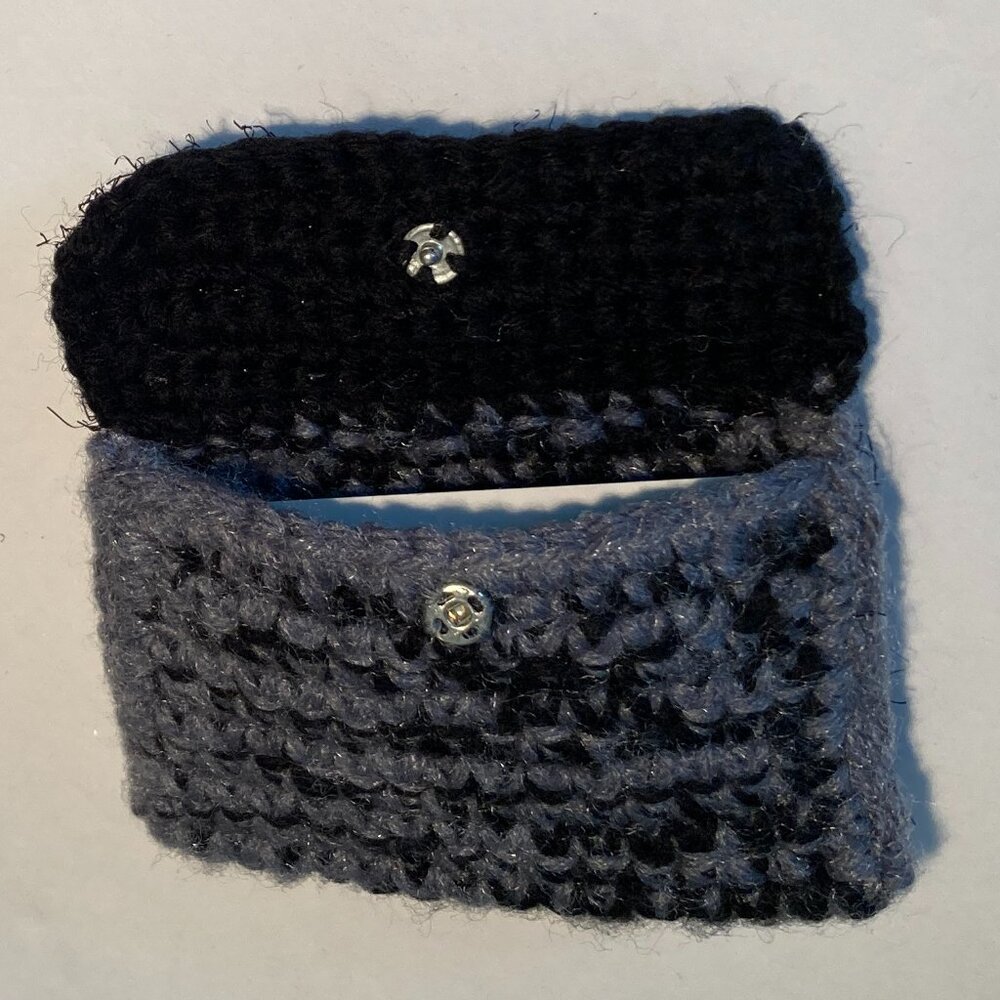 Card Wallet with Flap - Crocheted Gray & Black